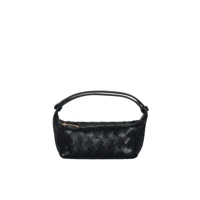 Wallace Town Pouch Shoulder Bag in Black